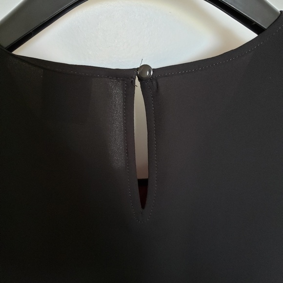 Anne Klein Burgundy & Black Pleated Blouse - Picture 6 of 8